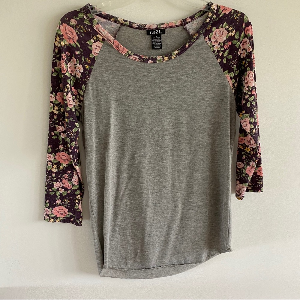 Floral print grey 3/4 sleeve tee by Rue21